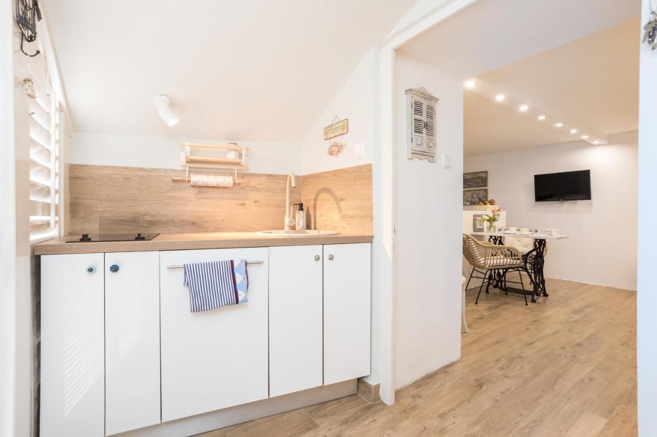Charming Studio Apartment At House Rustica With Terrace And Nearby Parking Punat Exterior foto