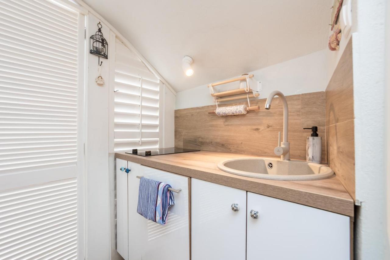 Charming Studio Apartment At House Rustica With Terrace And Nearby Parking Punat Exterior foto