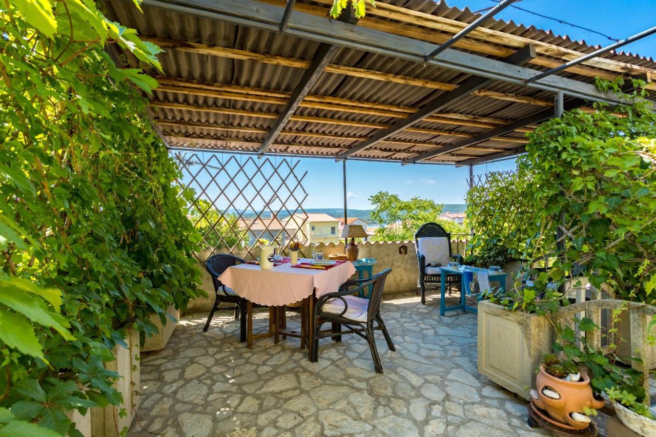 Charming Studio Apartment At House Rustica With Terrace And Nearby Parking Punat Exterior foto